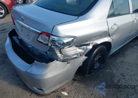 2013 Toyota Corolla L z USA, uszkodzony, nr VIN 2T1BU4EE1DC922393